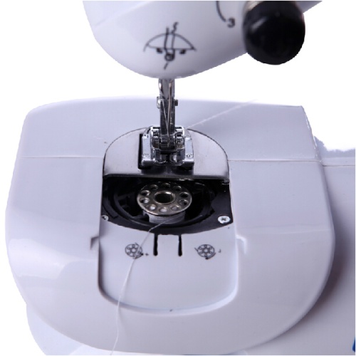 Мини-швейная машинка Mini Sewing Machine 4 in 1 с педалькой фото 6